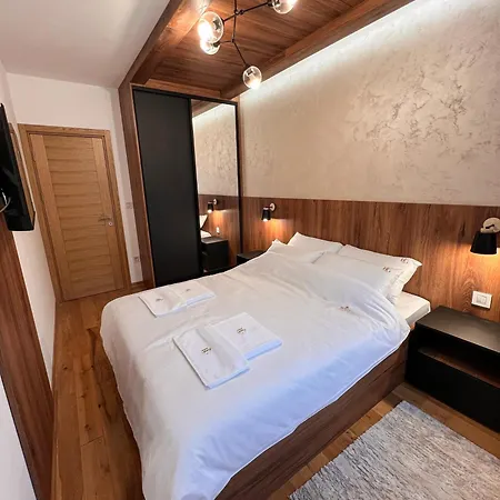 Apartment Zlatilux *
